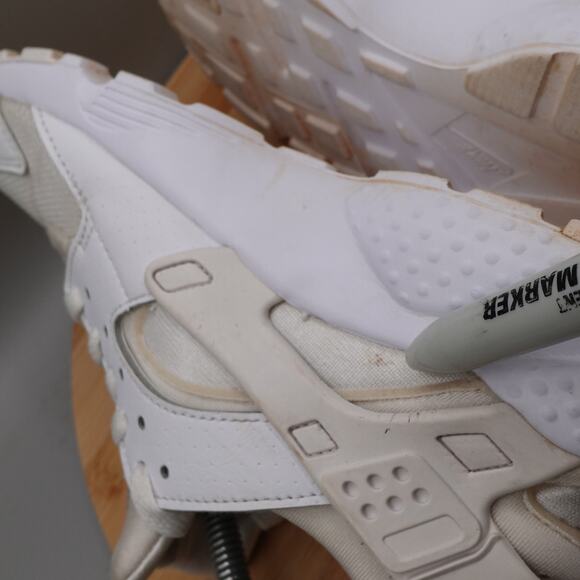 Nike 6Y Womens 7.5 Air Huarache Run GS White Pure Platinum 654275-110 Flaws - Picture 6 of 11